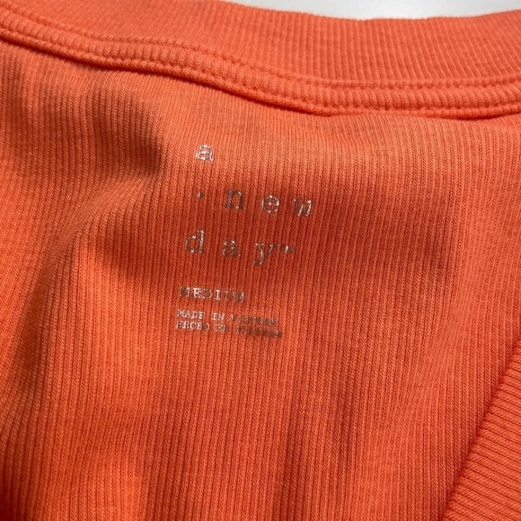 Simple Scoop Neck Tank - Picture 4 of 8